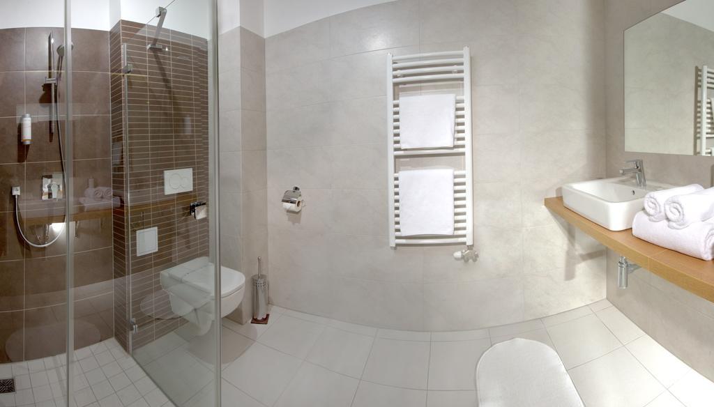 Sareza Hotel Острава Екстериор снимка