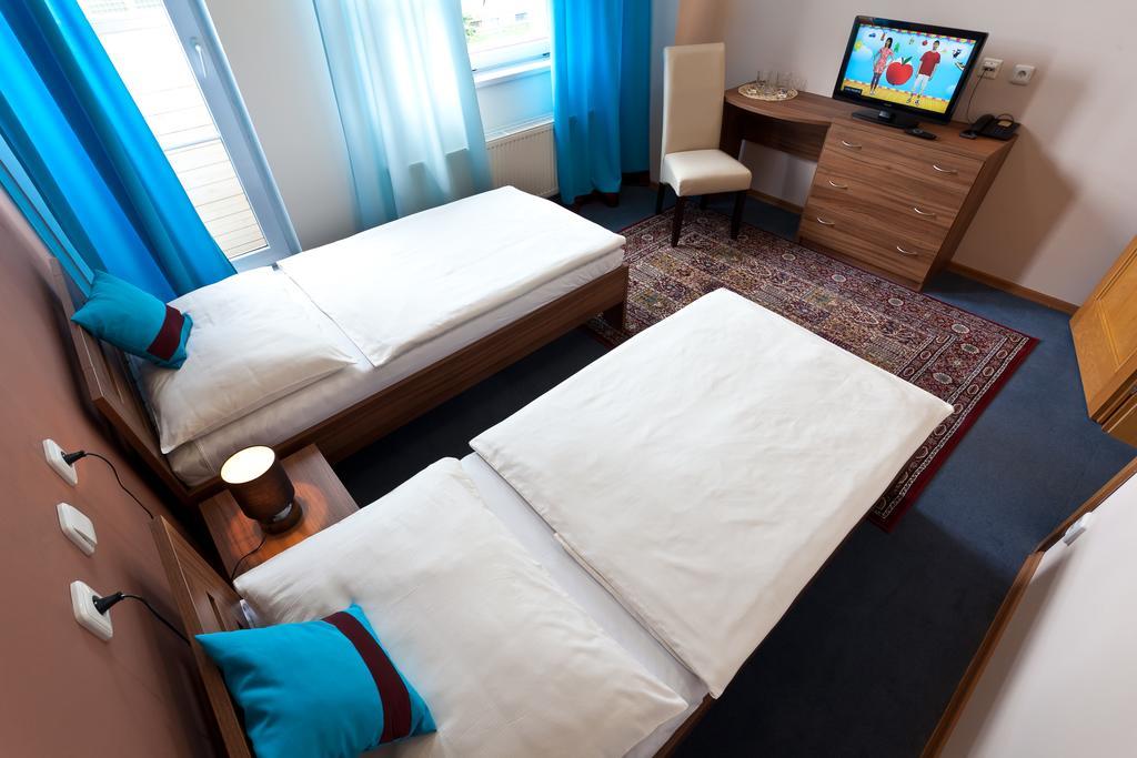 Sareza Hotel Острава Екстериор снимка