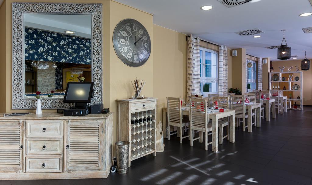 Sareza Hotel Острава Екстериор снимка