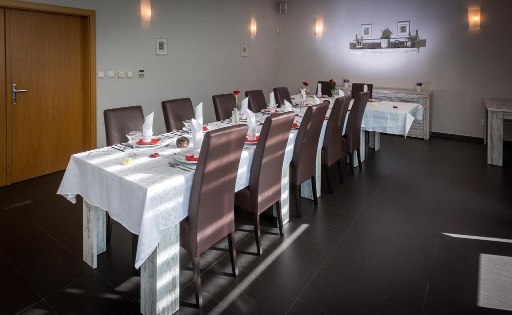 Sareza Hotel Острава Екстериор снимка