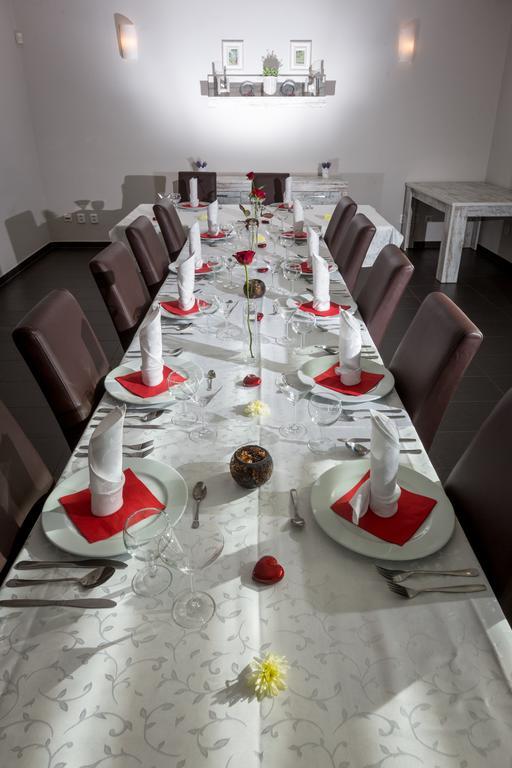 Sareza Hotel Острава Екстериор снимка
