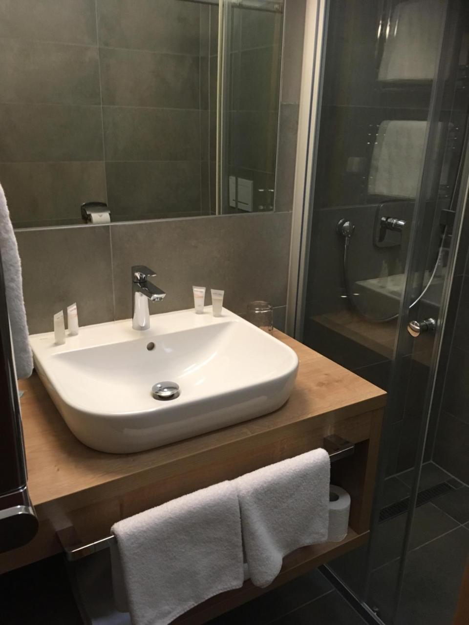Sareza Hotel Острава Екстериор снимка